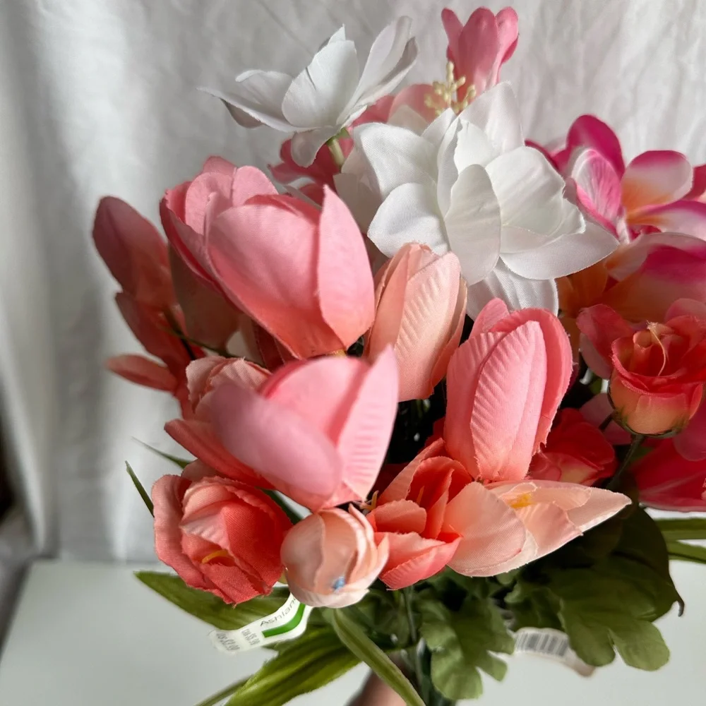 NWT Blush Pink Artificial Flower Bouquet – Lifelike Spring Floral Arrangement